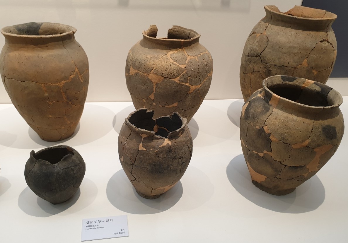 20210827_경질 민무늬 토기.jpg 이미지